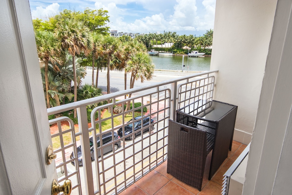 Premium Double Balcony - Photo 14