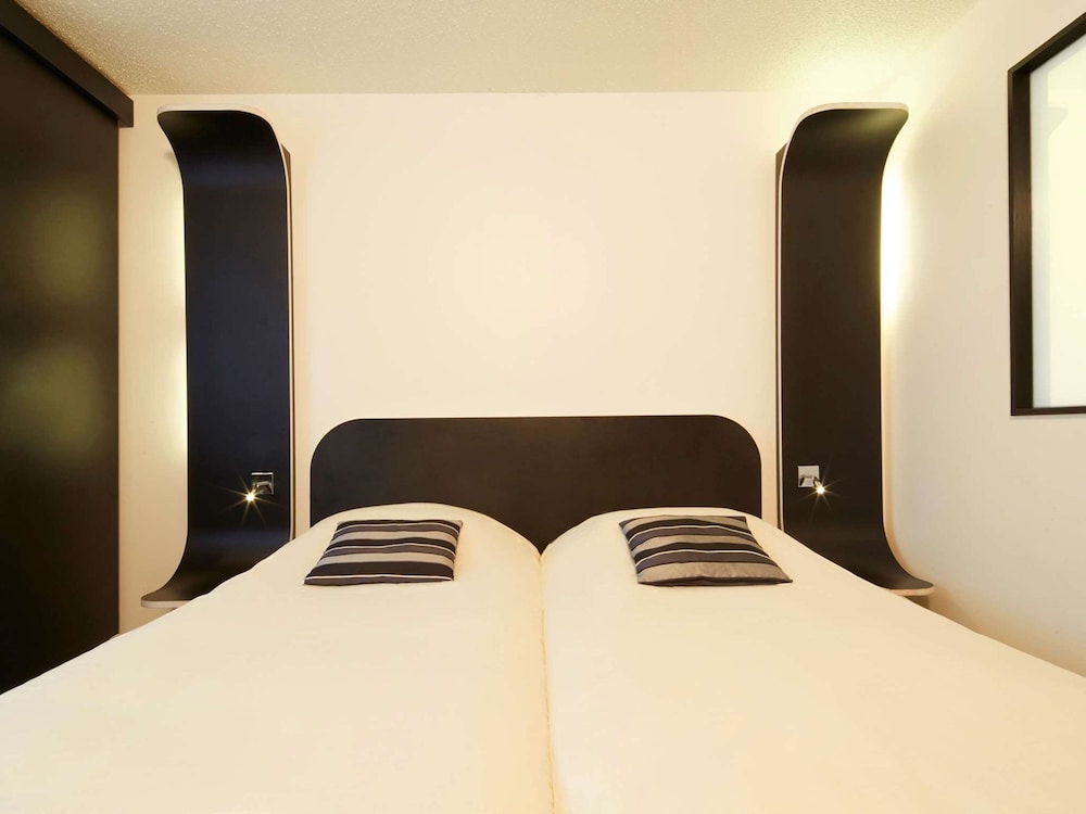 Standard Room, 2 Twin Beds - Photo 3