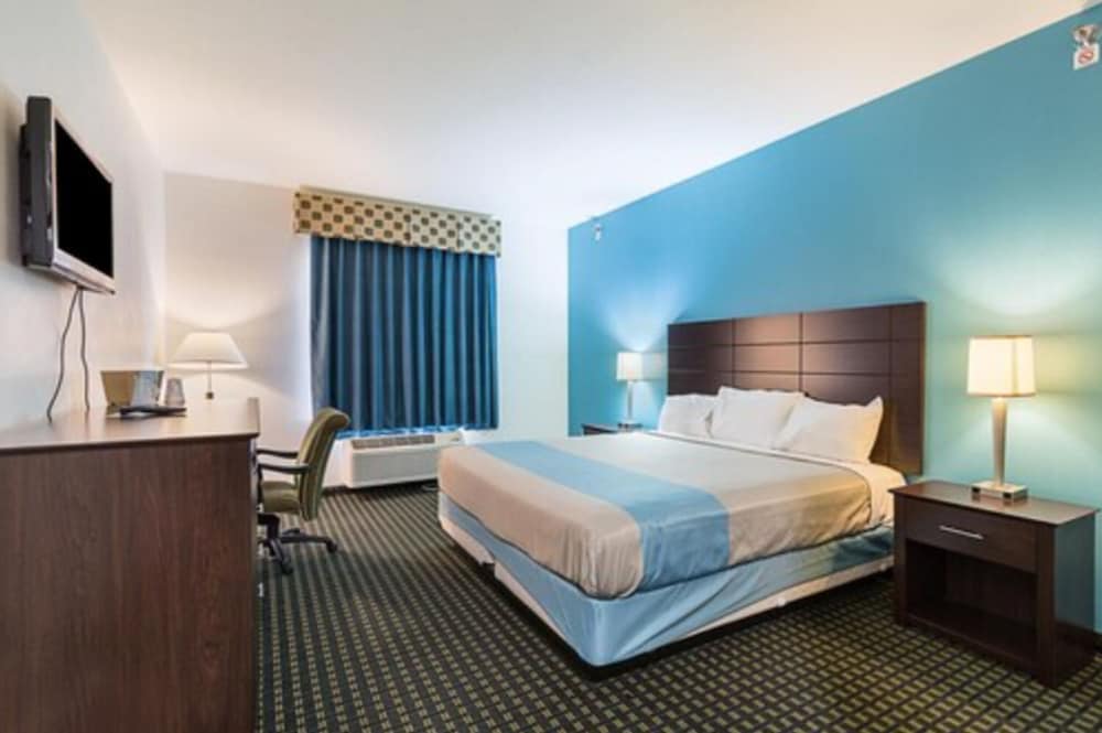 Room, 1 King Bed - Photo 5