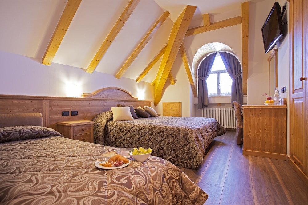 Superior Triple Room photo 2
