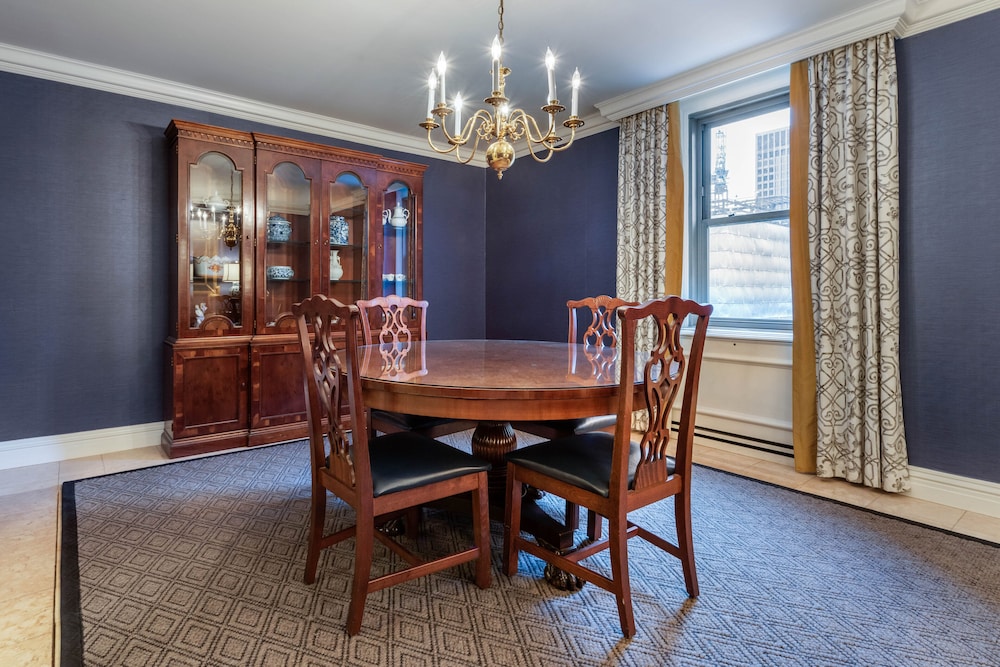 Suite, 1 Bedroom - Photo 1