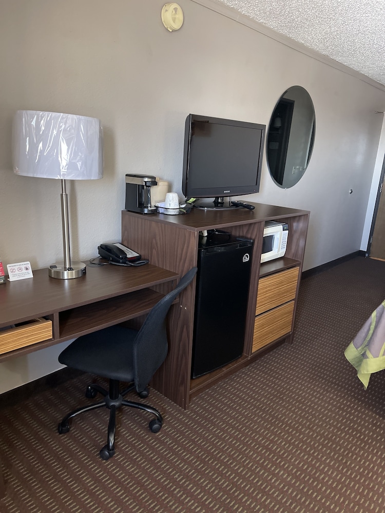 Business Room, 1 King Bed, Non Smoking - Photo 4