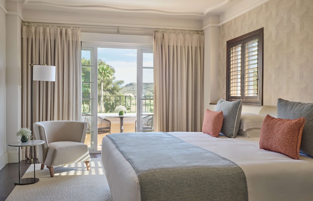 Room, 1 King Bed with Sofa bed
