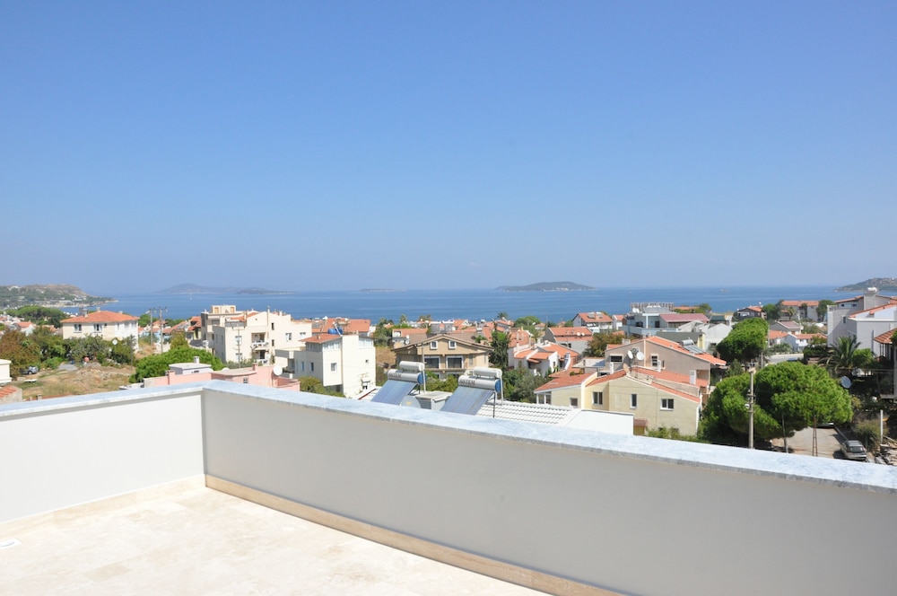 Family House, 1 Bedroom, Sea View, Courtyard Area photo 2
