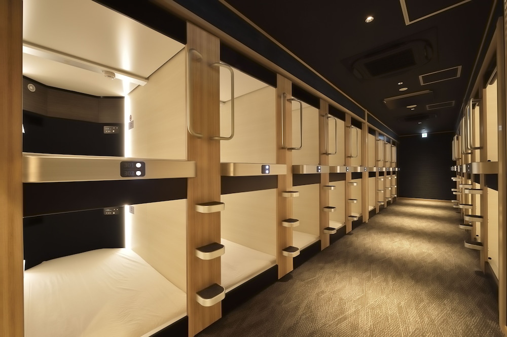 Moderate Cabin Upper Bed for Male, No TV