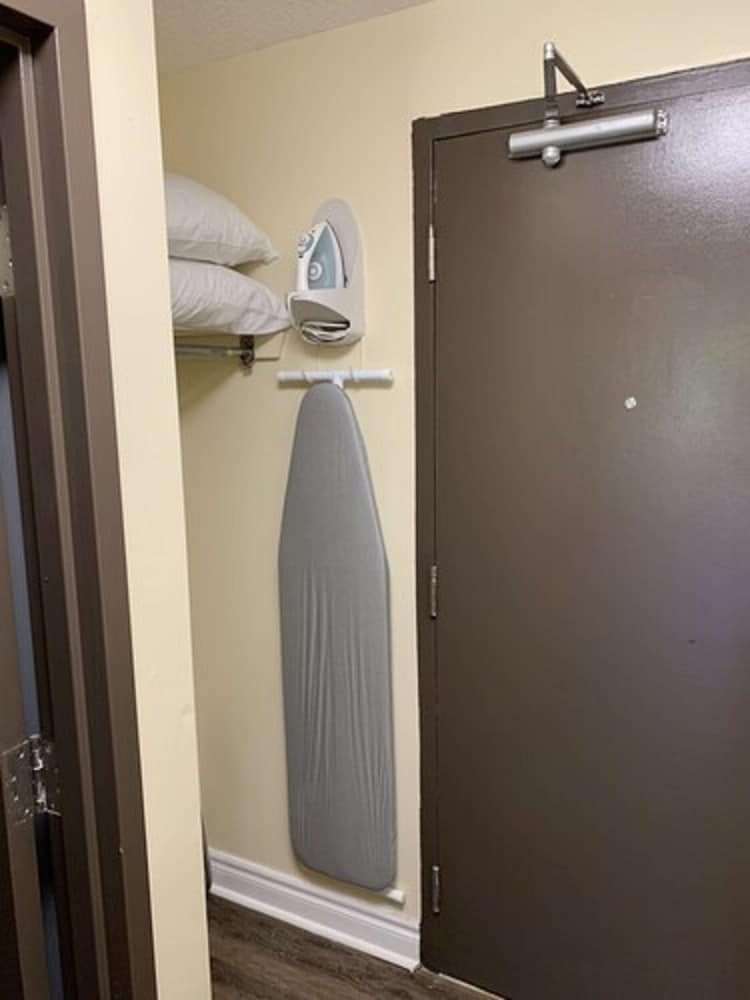 Standard Room, 1 King Bed, Non Smoking, Refrigerator & Microwave - Photo 2