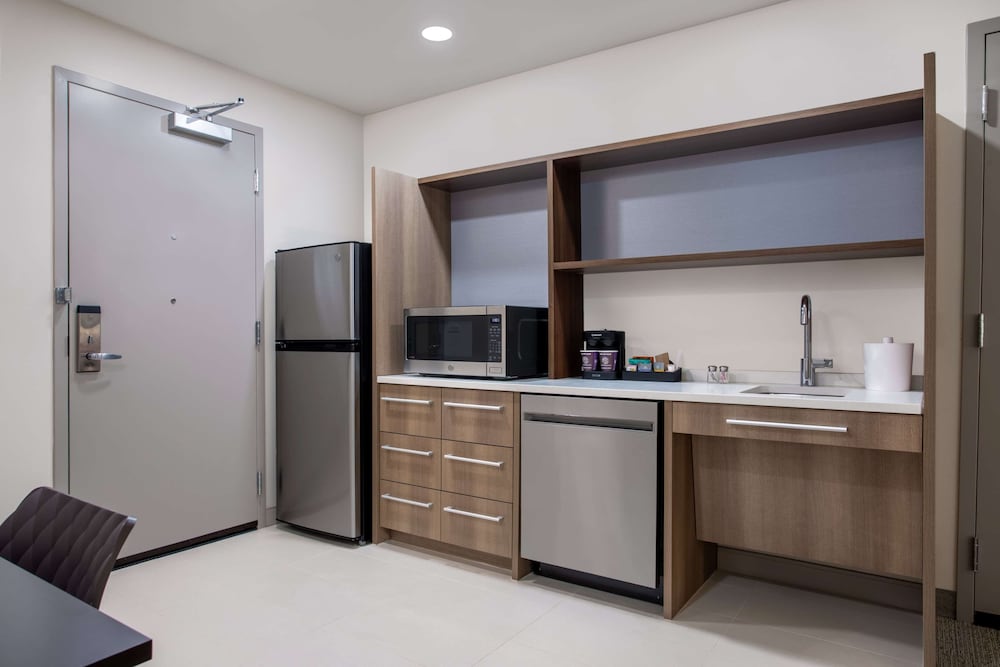 Suite, 1 King Bed, Accessible, Bathtub (Mobility) - Photo 2