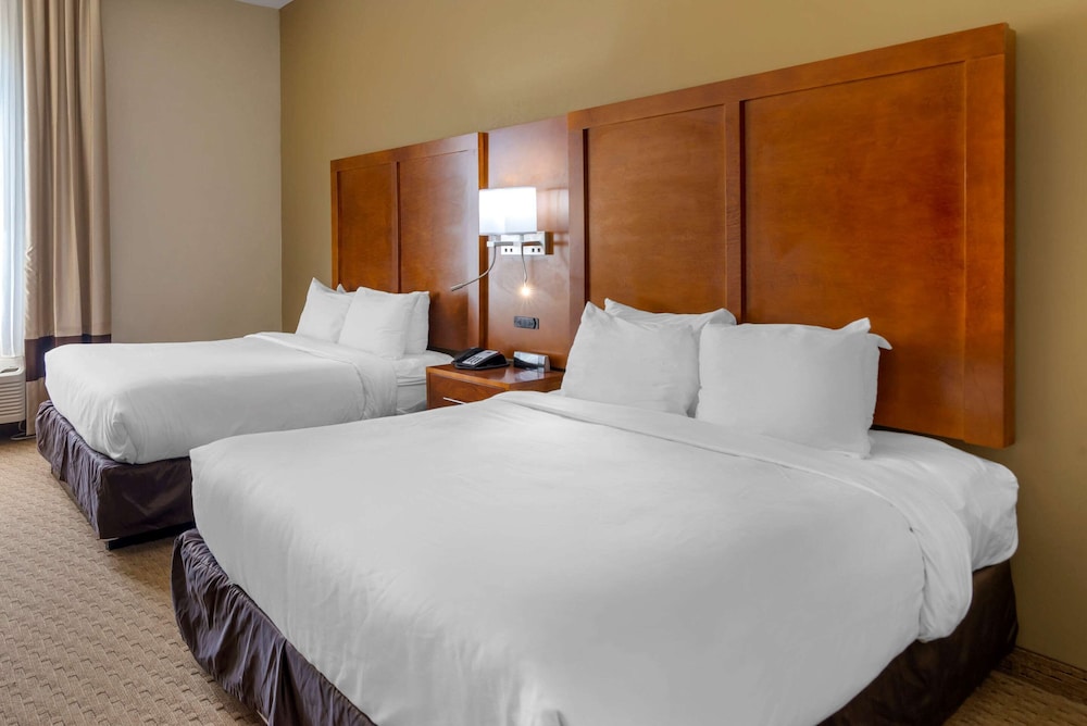 Standard Room, 2 Queen Beds, Non Smoking - Photo 1