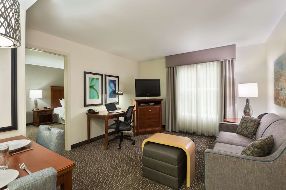 Suite, 1 King Bed, Accessible, Bathtub - Photo 3