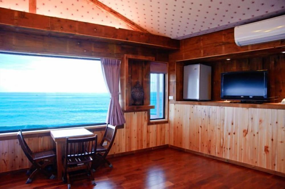 Panoramic Quadruple Room photo 3