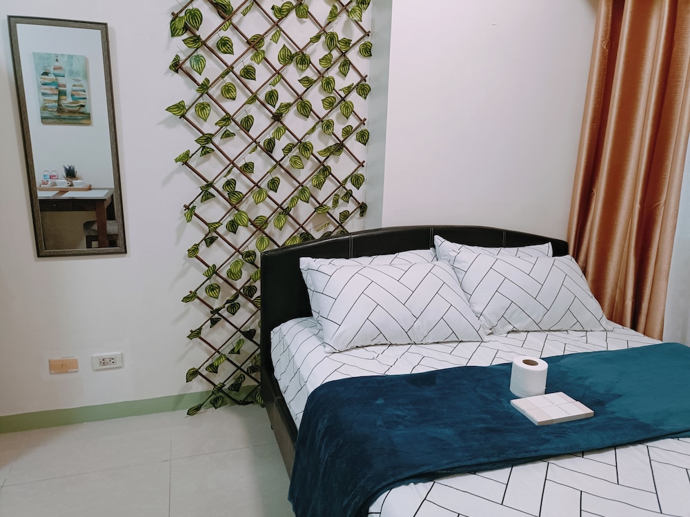 Luxury Studio, 1 Queen Bed photo 2