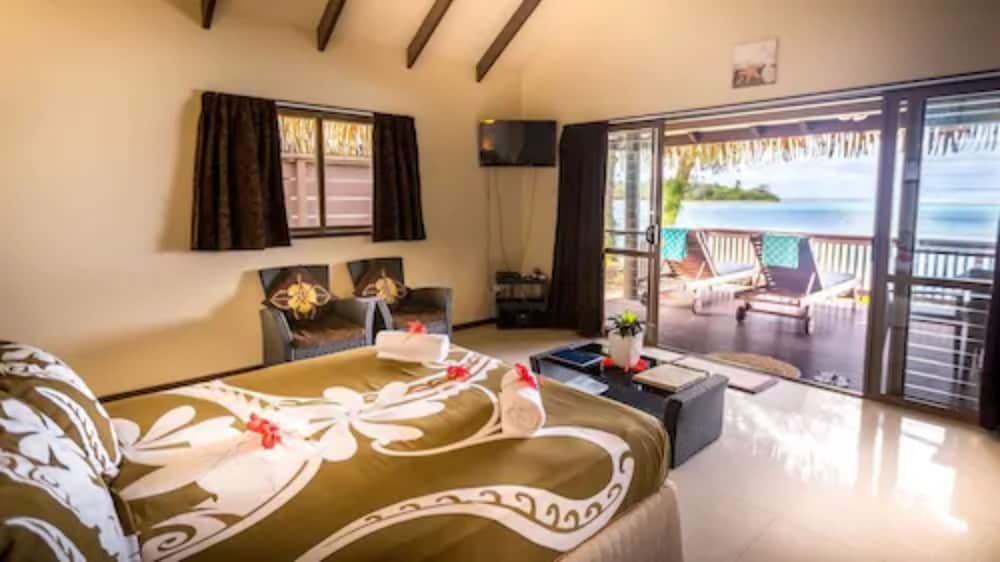Beachfront Villa C photo 3
