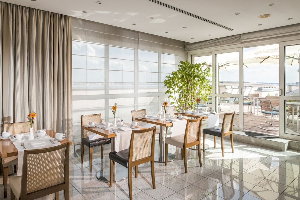 Junior Suite, Club Lounge Access - Photo 4
