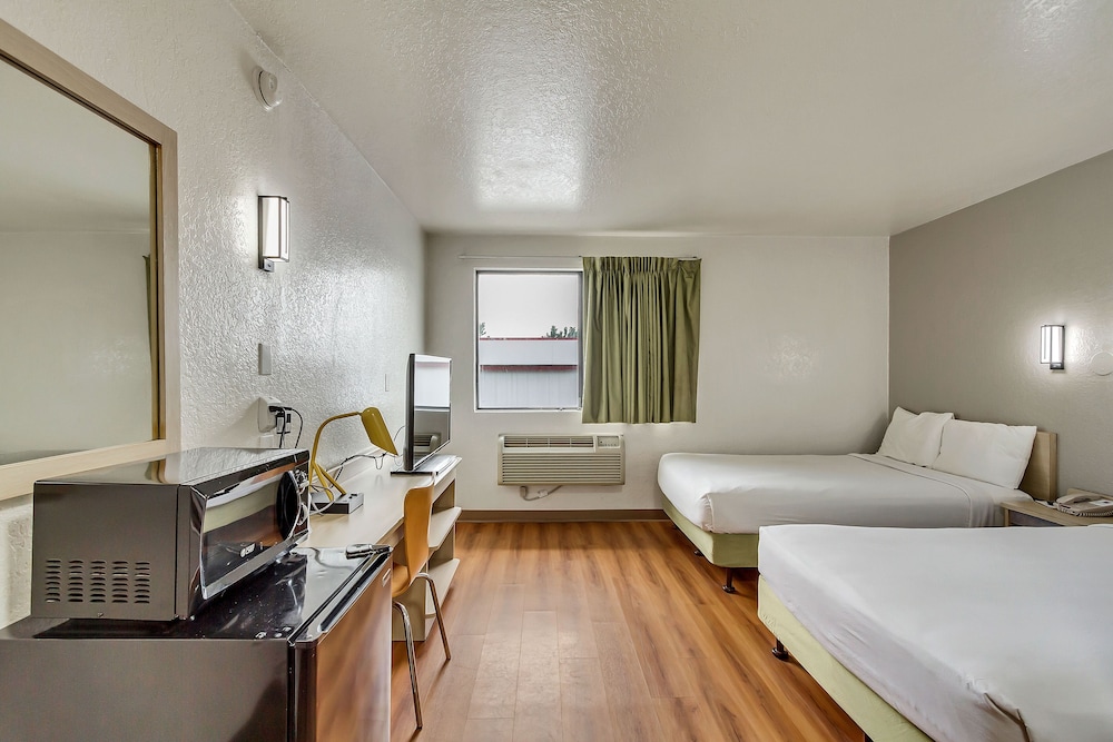 Deluxe Room, 2 Double Beds, Non Smoking, Refrigerator & Microwave photo 2