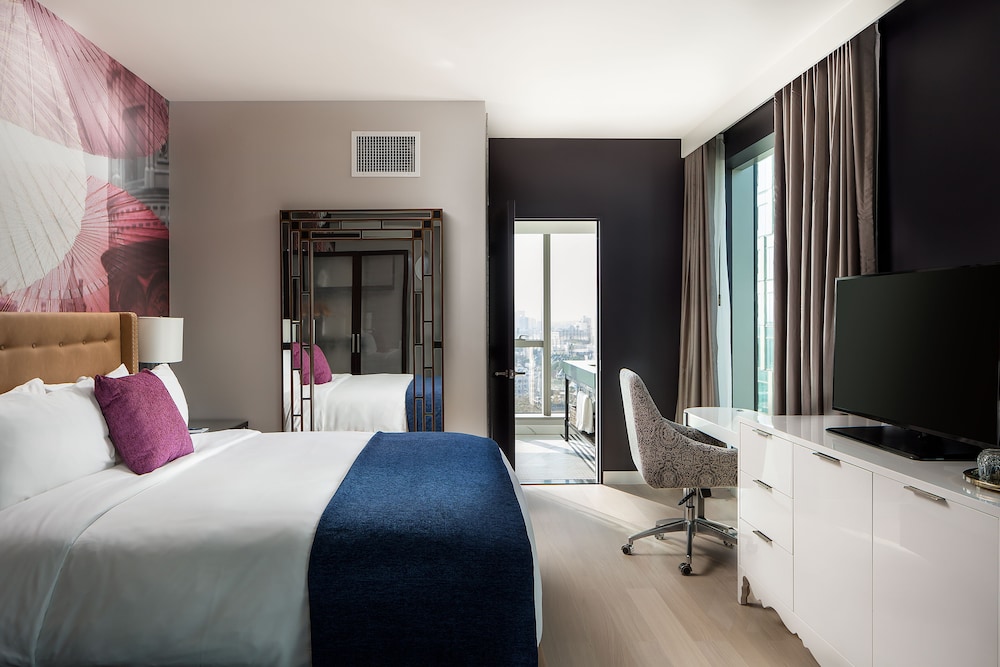 Suite, 1 King Bed, City View