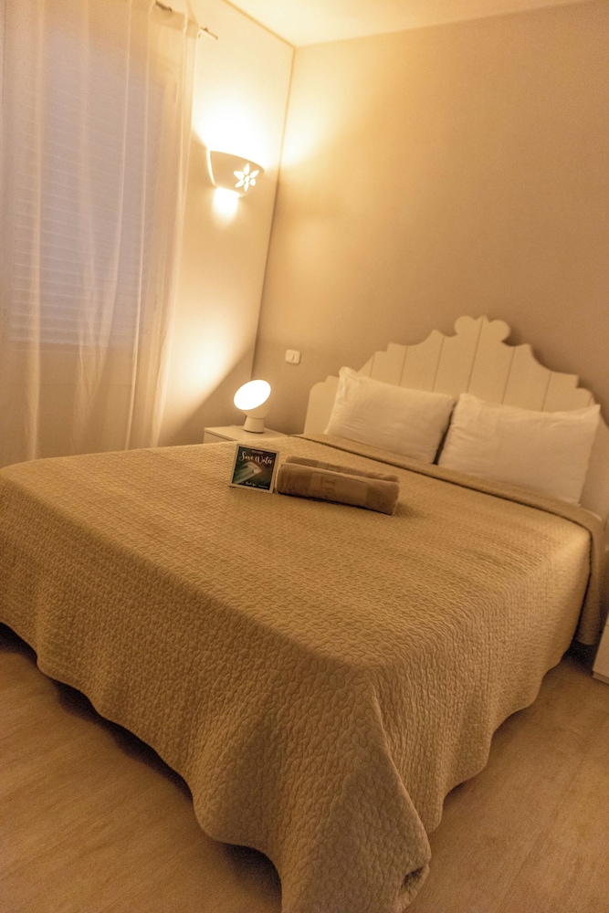 Deluxe Room, 1 Queen Bed