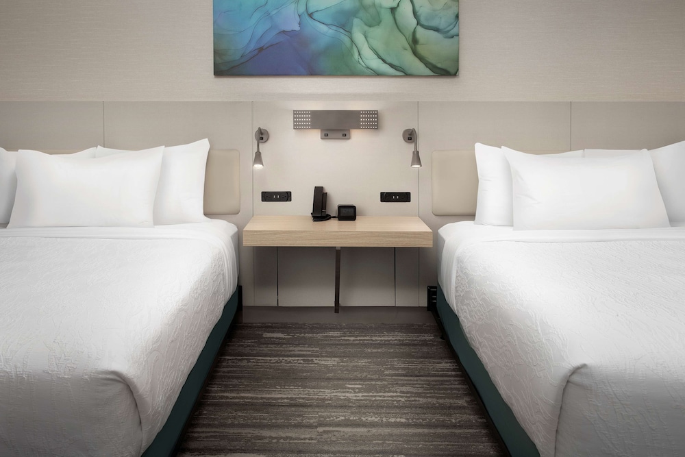 Deluxe Room, 2 Queen Beds, Bathtub