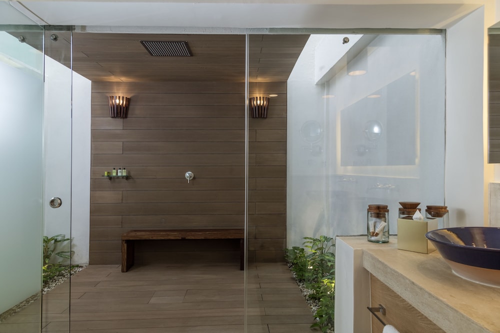 Premium Room, 1 King Bed, Accessible