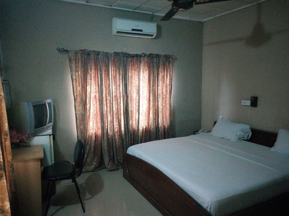 Royal Room - Photo 1