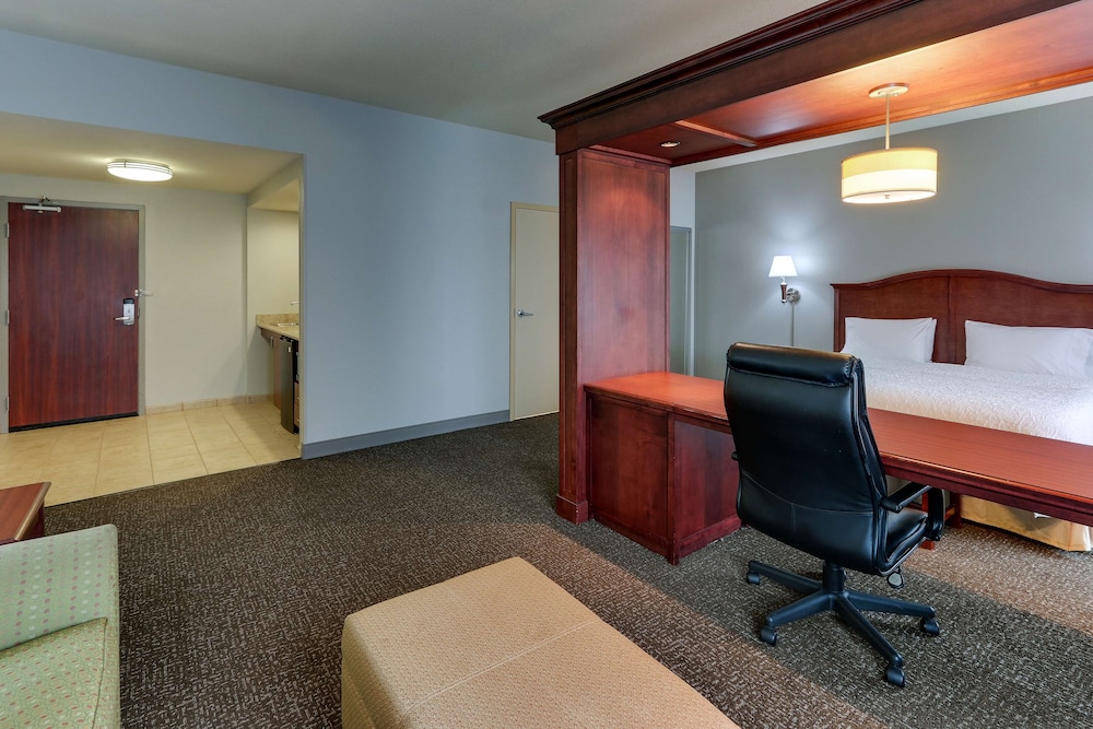 Suite, 1 King Bed Studio, Accessible (Mobility, Roll-in Shower) photo 2