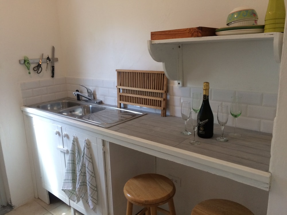 Basic Shared Dormitory, Multiple Beds, Kitchenette, Garden Area photo 3