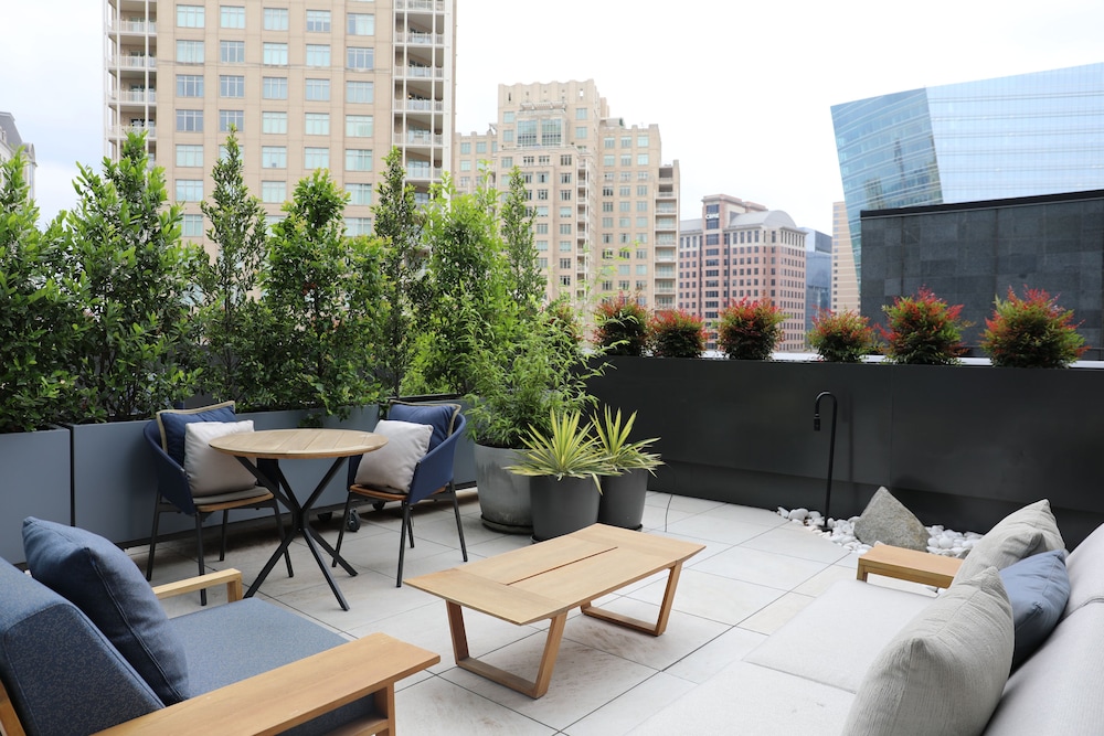 Garden Panoramic Corner King