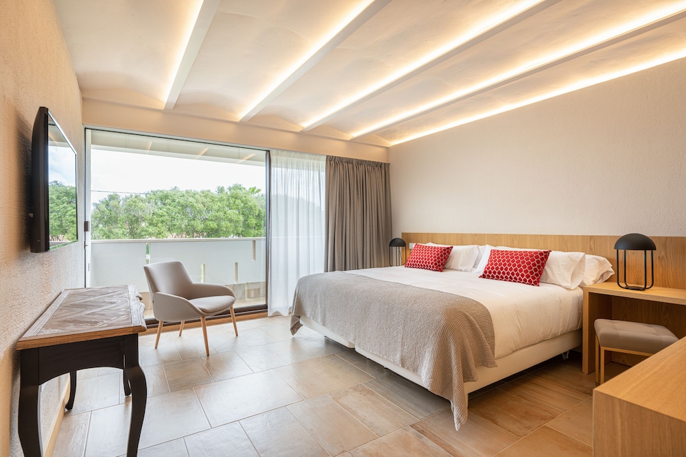 Deluxe Double or Twin Room - Photo 1