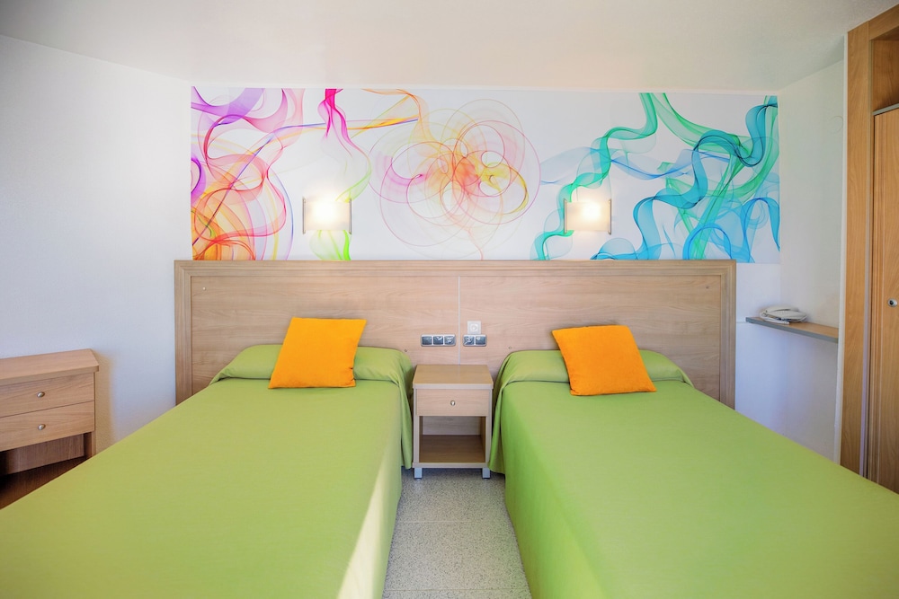 Superior Double Room, Partial Sea View (2 Adults + 1 Child) photo 2