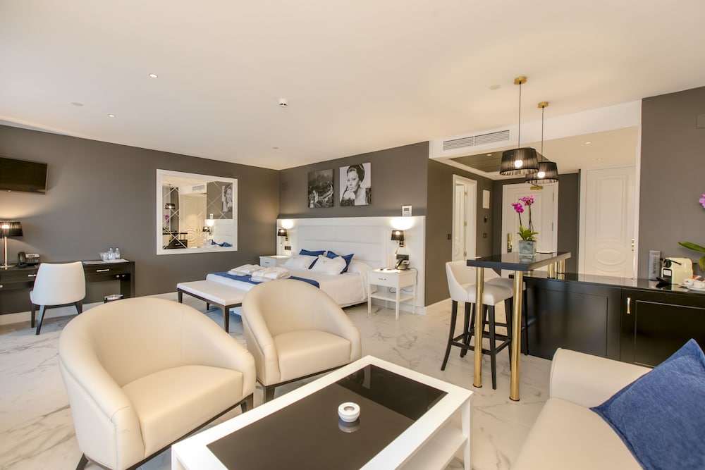 Superior Quadruple Room (2+2)