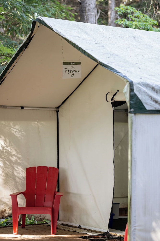 Deluxe Tent, 2 Twins or 1 King photo 1
