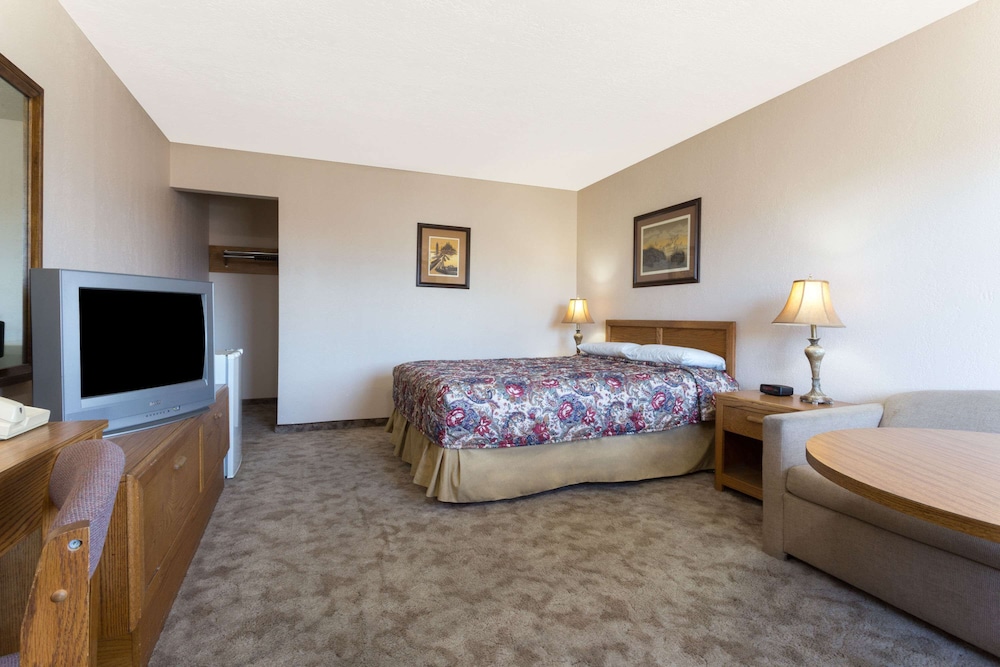 Room, 1 Queen Bed - Photo 4