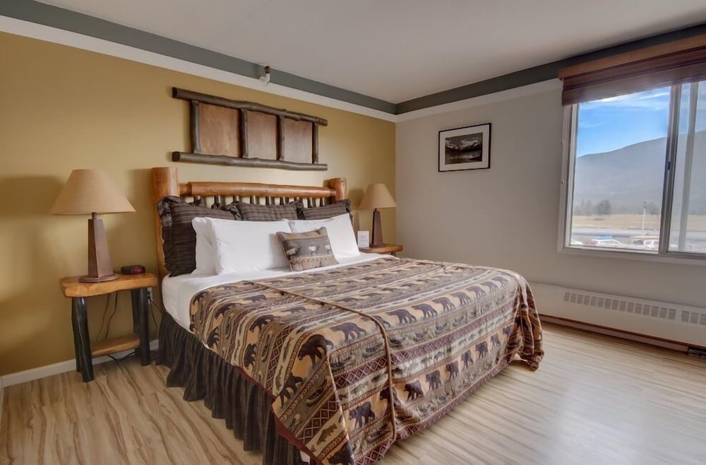 Premium Room, 1 Queen Bed, Mountain View photo 2