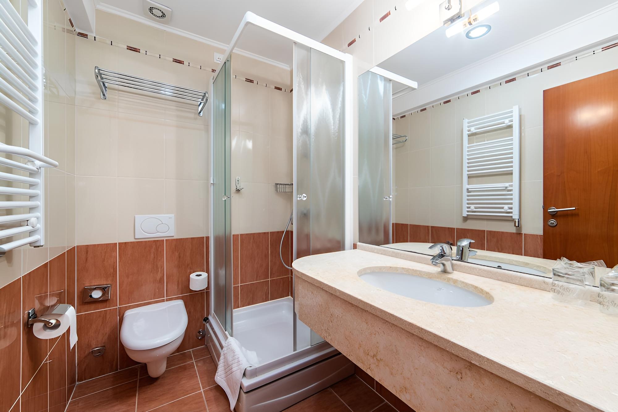 Standard Triple Room, Partial Sea View photo 2