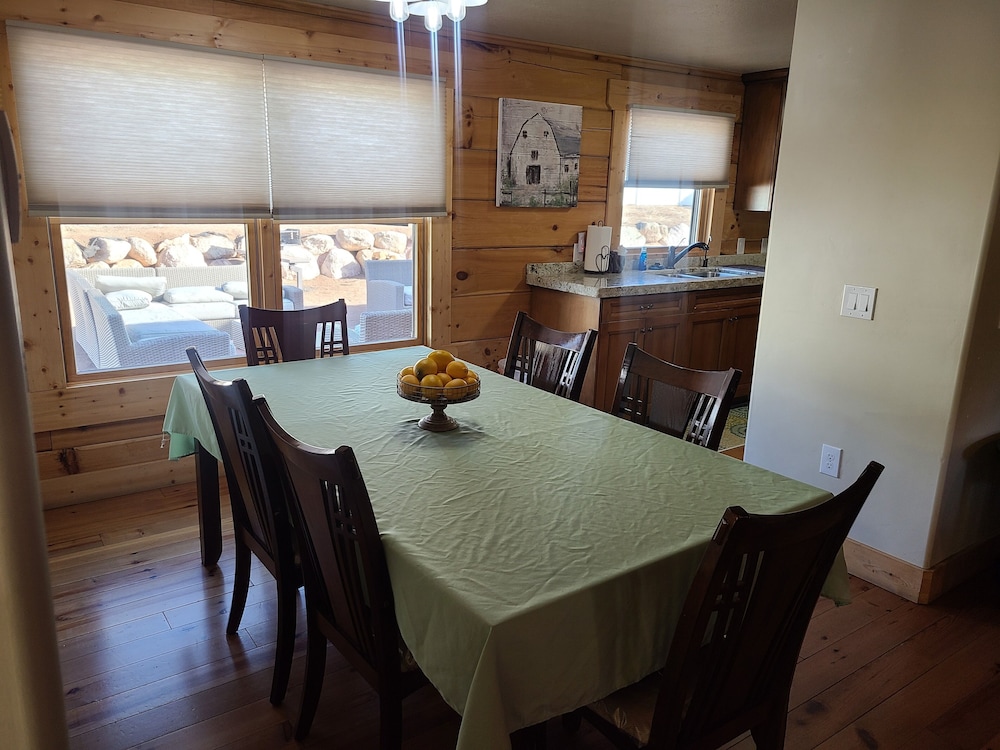 Premium Cabin, Multiple Bedrooms, Kitchen, Mountain View photo 2