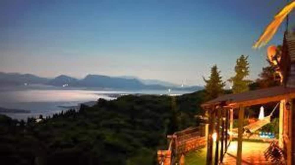 Villa photo 2