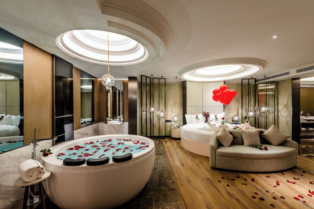 Royal Suite - Photo 10