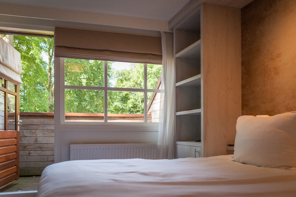 Standard Double Room, Garden View, Executive Level photo 3