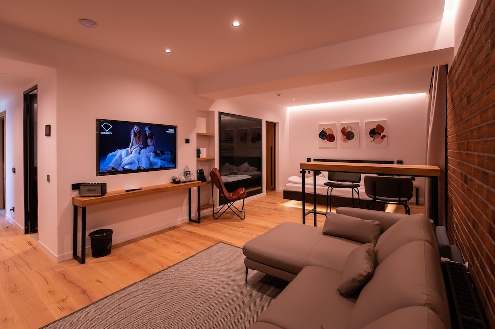 Premium Studio photo 3