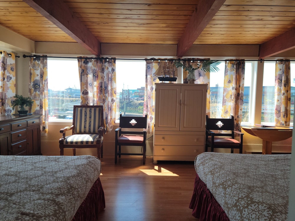 Deluxe Room, 2 Queen Beds, Refrigerator & Microwave, Marina View photo 1