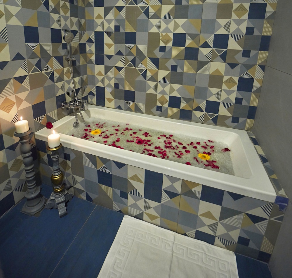 Luxury Room, 1 King Bed, Garden View