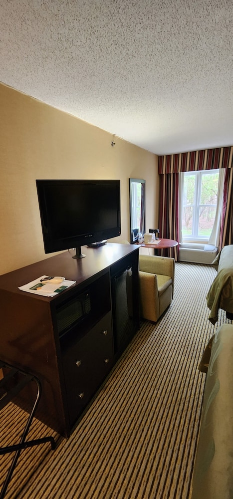Standard Room, 2 Queen Beds, Non Smoking - Photo 2