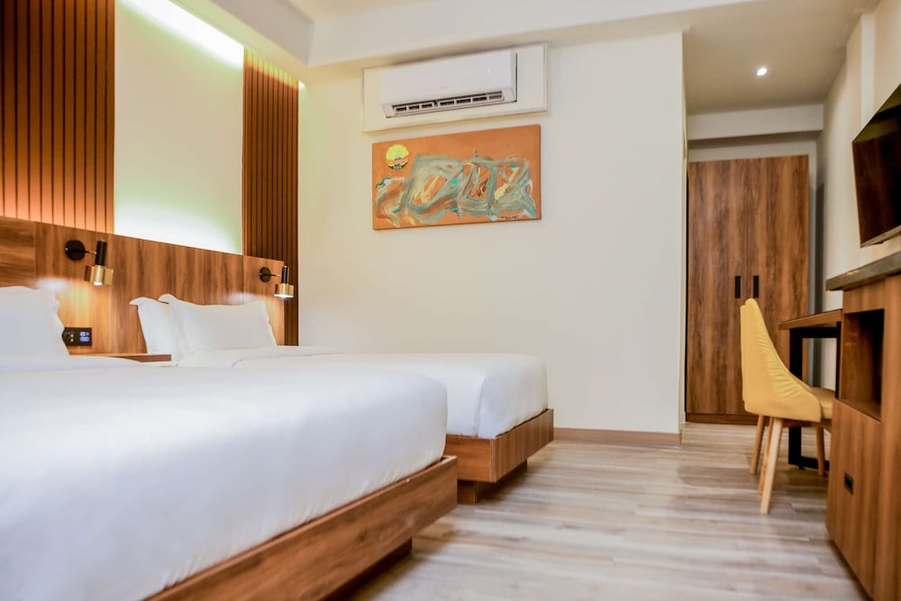 Deluxe Room, Multiple Beds, Non Smoking, Kitchen - Photo 2