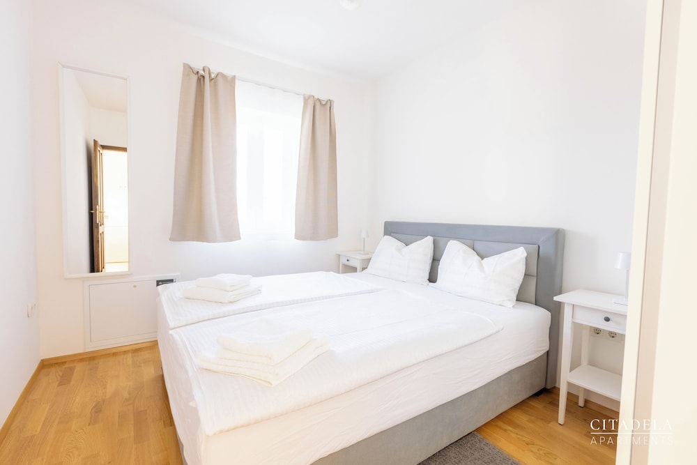 Apartman 4, terasa, pogled na vrt