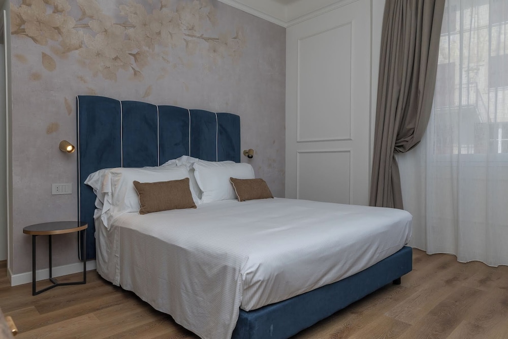 Deluxe Double Room - Photo 12