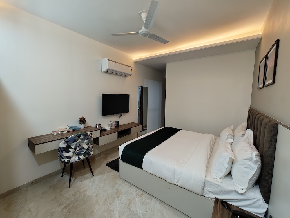 Deluxe Room - Photo 11