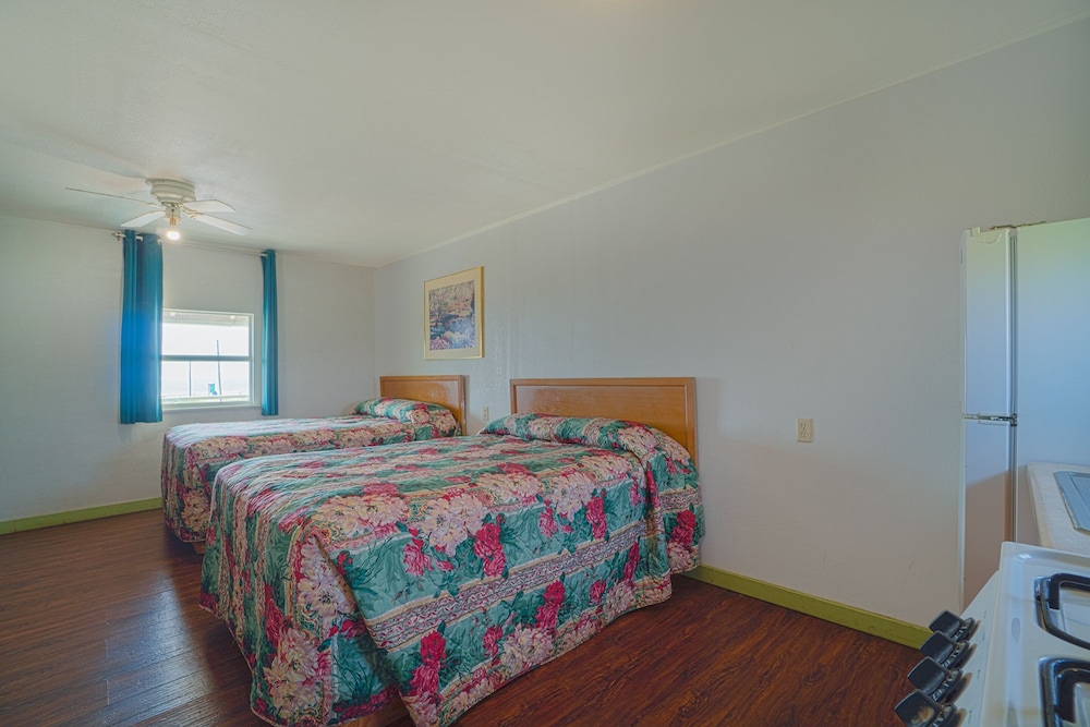Room, 2 Double Beds, Smoking, Kitchenette photo 3