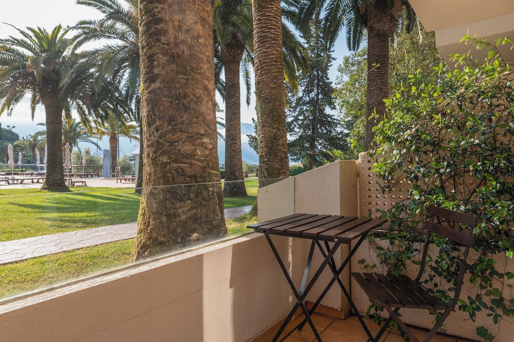 Double Room, Garden View (Priority Location) photo 3