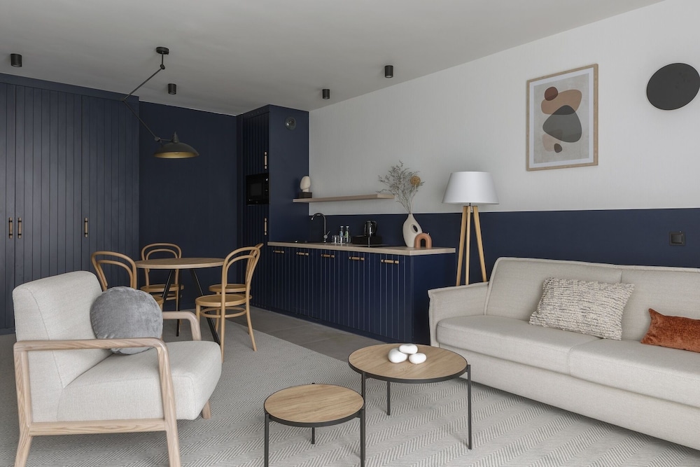 One-Bedroom Apartment - Photo 9