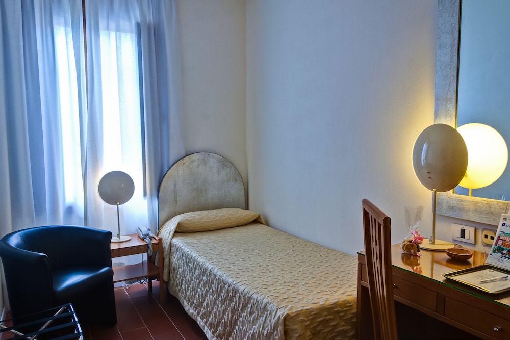 Classic Single Room, 1 Twin Bed photo 3