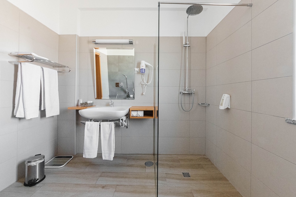 Superior Double or Twin Room, 1 Bedroom, Accessible, Annex Building